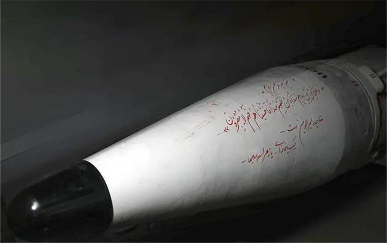 شعارهای نوشته‌شده روی موشک‌های ایران قبل از شلیک به سوی تل‌آویو + عکس