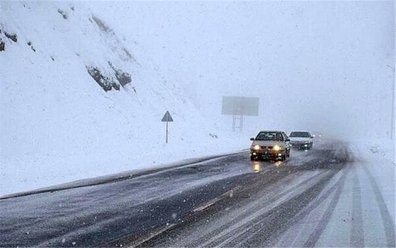 بارش برف و باران در جاده‌های ۵ استان کشور