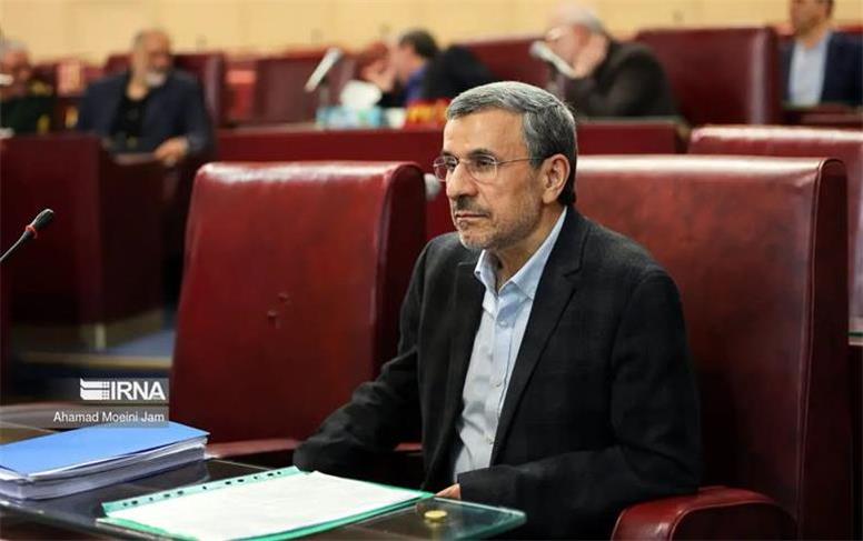 رسانه اصولگرا: احتمالا احمدی‌نژاد در ساعات پایانی امروز برای ثبت‌نام به وزارت کشور می‌رود