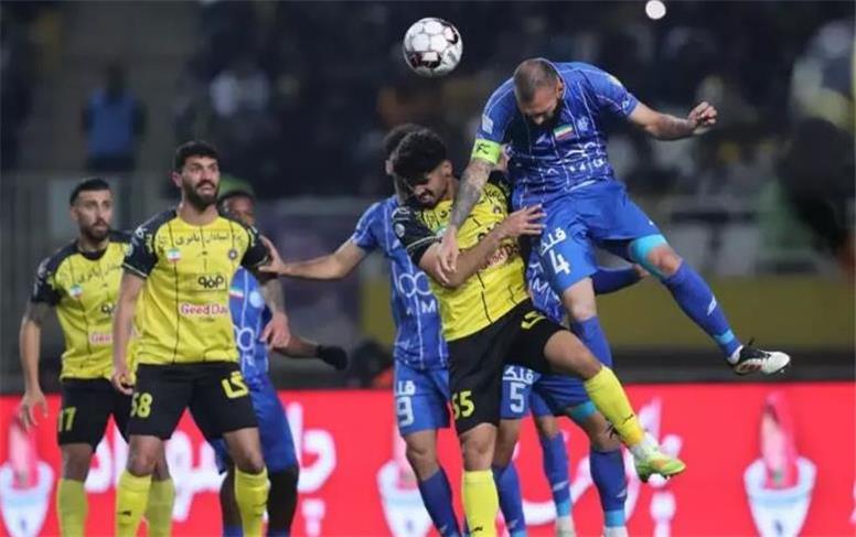 پیروزی ارزشمند استقلال در مقابل سپاهان در ورزشگاه نقش جهان؛ سپاهان قهرمان نیم فصل شد