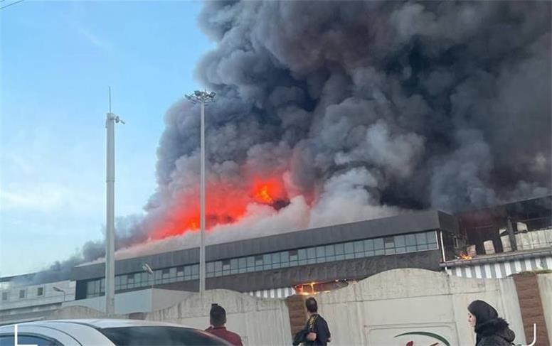 تصویرجدید آتش‌سوزی در کارخانه کاله آمل؛ علت آتش سوزی چیست؟