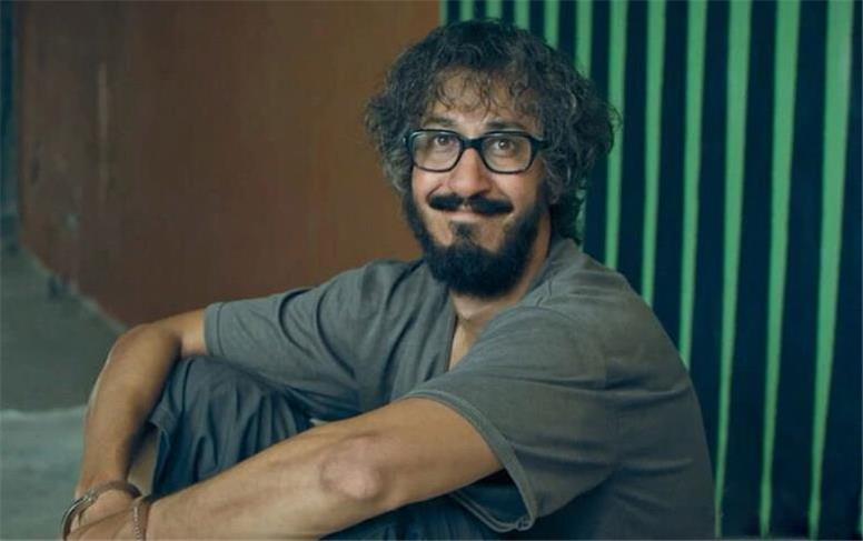 بهرام افشاری برنده سیمرغ بلورین / کارگردان فیلم جایزه را دریافت کرد