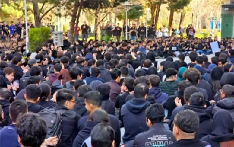 معاون دانشگاه تهران: احتمال حضور افراد بیرون از دانشگاه و ناشناس در تجمع روز گذشته را رد نمی‌کنم