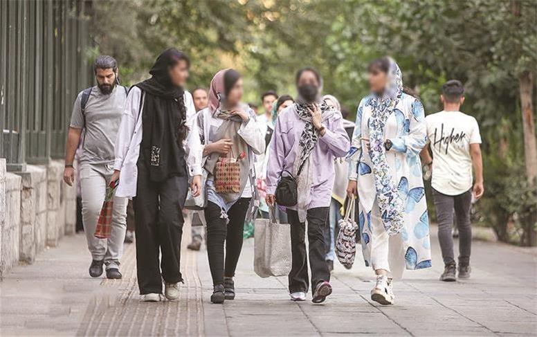 مناقشه بی پایان بر سرحجاب/  ادامه ارسال پیامک برای زنان بی‌حجاب