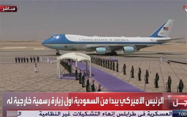 سفر ترامپ به عربستان سعودی / استقبال بن سلمان در فرودگاه