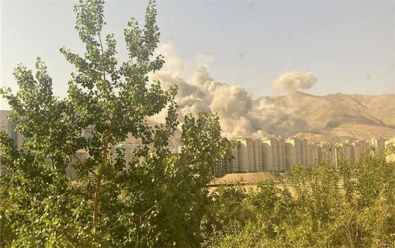 صدای انفجار از چیتگر و حوالی ایران مال در تهران/ فارس: اسرائیل یک پادگان نظامی در غرب تهران را هدف قرار داد، پدافند هوایی نیز فعال شده است