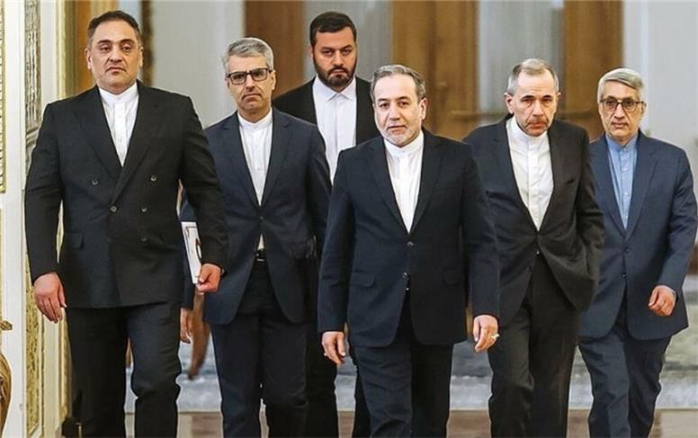 عراقچی: نه هیئت مذاکره کننده ای به عمان اعزام کرده ایم، نه من تهران را ترک کرده ام
