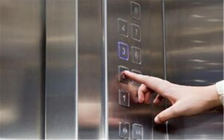 سقوط هولناک آسانسور در شهرک غرب/ ۳ نفر مصدوم شدند