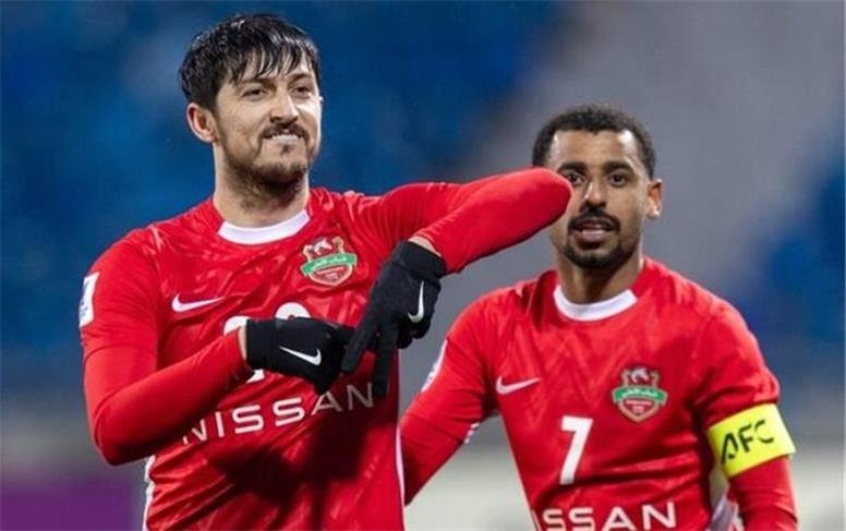 سردار آزمون در امارات ماندنی شد