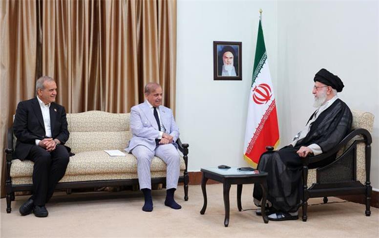 تاکید رهبر انقلاب بر لزوم اقدامات تاثیرگذار برای متوقف کردن جنایات در غزه