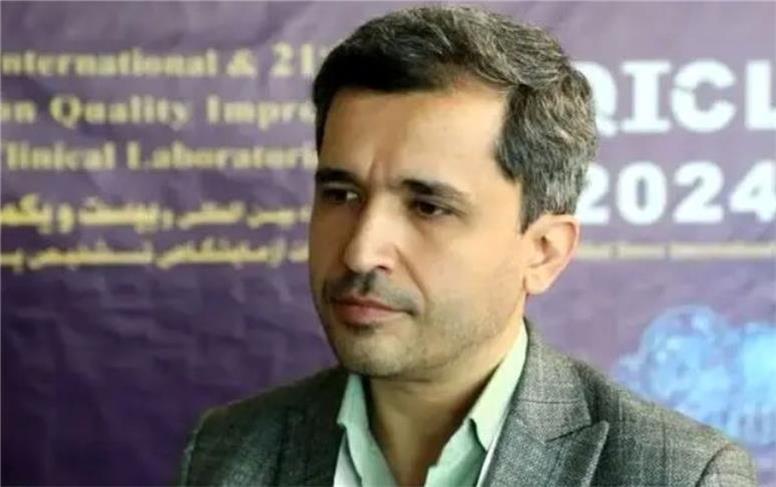 واکنش تند یک استاد دانشگاه به حرف های جواد لاریجانی علیه ترامپ