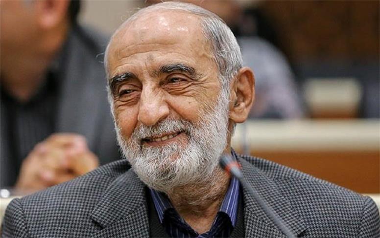 حمله کیهان به منتقدان حسین شریعتمداری: مدیرمسئول ما نکته‌سنج است!