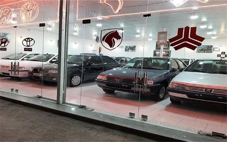 رکود بازار خودرو نمایشگاه‌داران را به سمت تعطیلی کشانده است