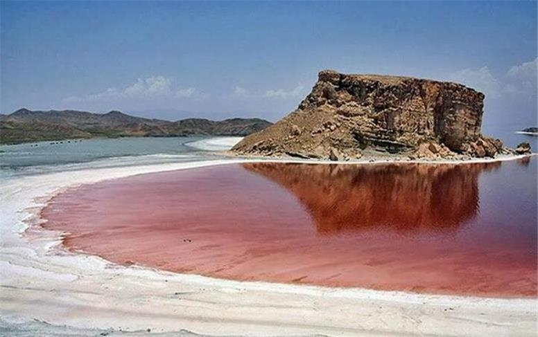 حال وخیم دریاچه ارومیه/ احتمال خشکی ۱۰۰ درصدی دریاچه تا آخر تابستان