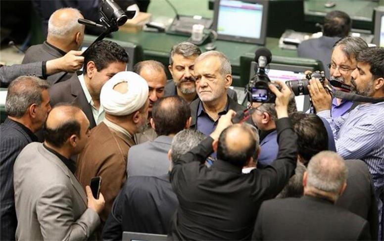 رمزگشایی از حملات اخیر به پزشکیان