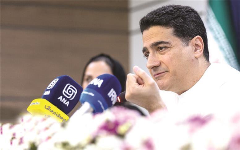همایون شجریان درمیدان آزادی می‌خواند