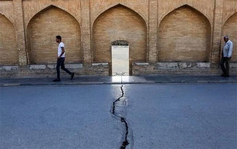 تخلیه کامل یک شهرک مسکونی در اصفهان به دلیل فرونشست