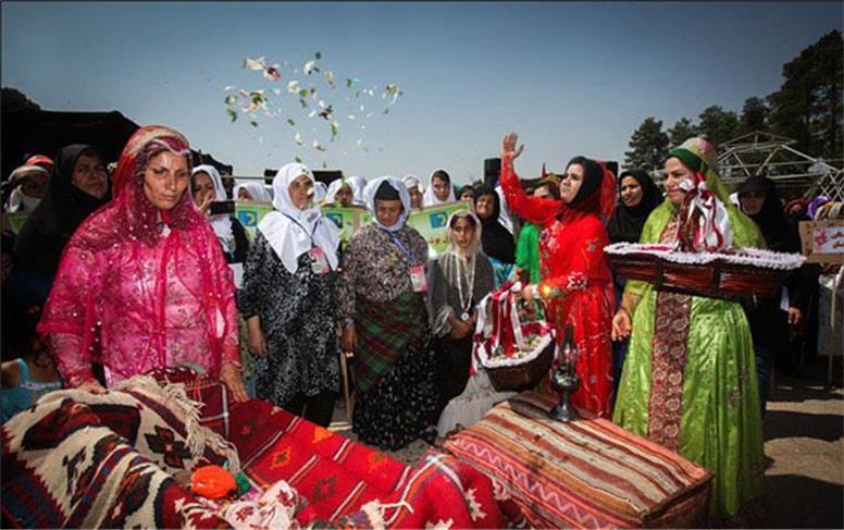 نقش جشنواره‌های محلی در توسعه گردشگری