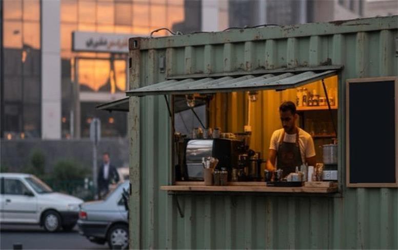 فرار از اجاره‌بها با «مغازه‌های متحرک»؛ بررسی بازار «خرید و فروش کانکس چرخدار دست دوم»