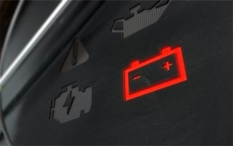 روشن شدن چراغ باتری در خودرو: معنی آن چیست؟