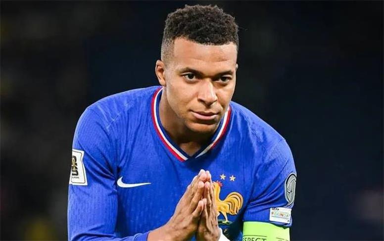 امباپه تازه‌ترین رقیب علی دایی