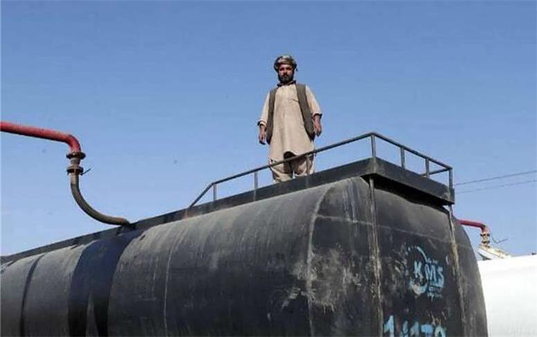 تاراج ثروت ملی/قاچاق یک میلیارد و ۲۰۰ میلیون لیتر سوخت در هفت ماه