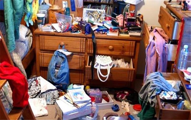 با وسایل اضافه داخل خانه چه کنیم؟ راهکارهای هوشمندانه برای خلوت‌سازی