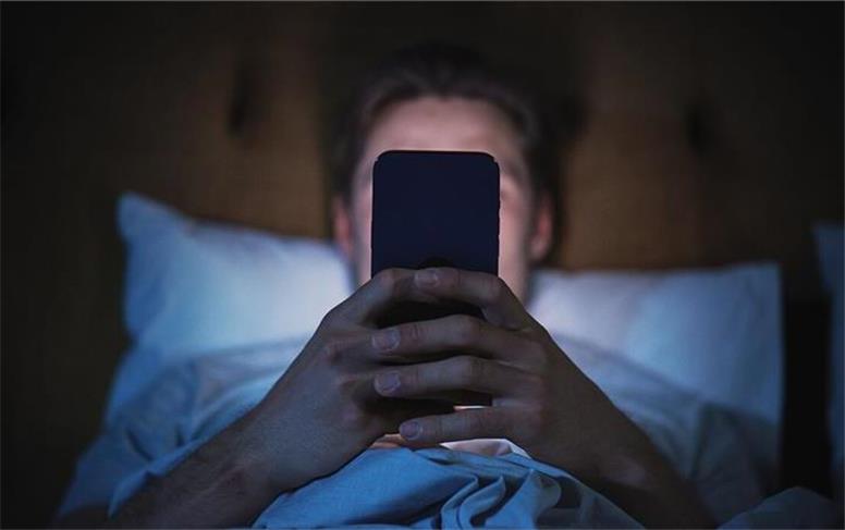 چرا شبکه‌های اجتماعی باعث استرس می‌شوند؟