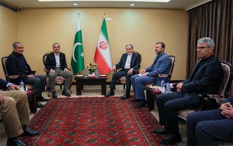 رویترز به نقل از یک منبع ایرانی: سفر فرمانده ارتش پاکستان به ایران به کاهش اختلافات در برخی مسائل کمک کرد