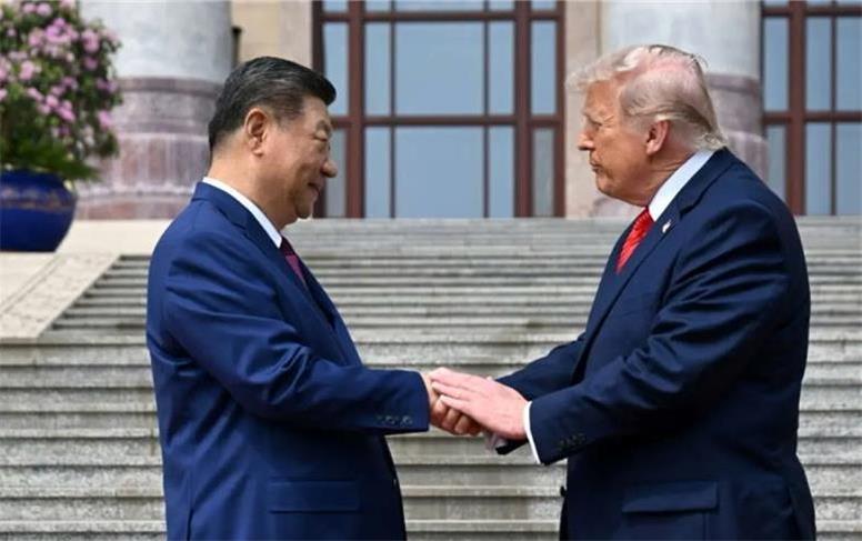 ترامپ: چین مایل به ادامه خرید نفت از ایران است
