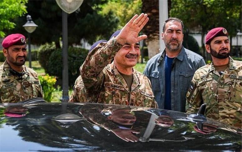 فرمانده ارتش پاکستان دست خالی از تهران رفت/ گزینه جنگ بیشتر از توافق است