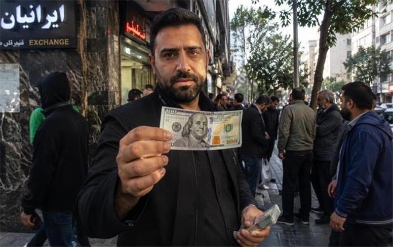 قیمت جدید دلار امروز سه شنبه 12 خرداد 1405؛ دلار چقدر کاهش یافت؟