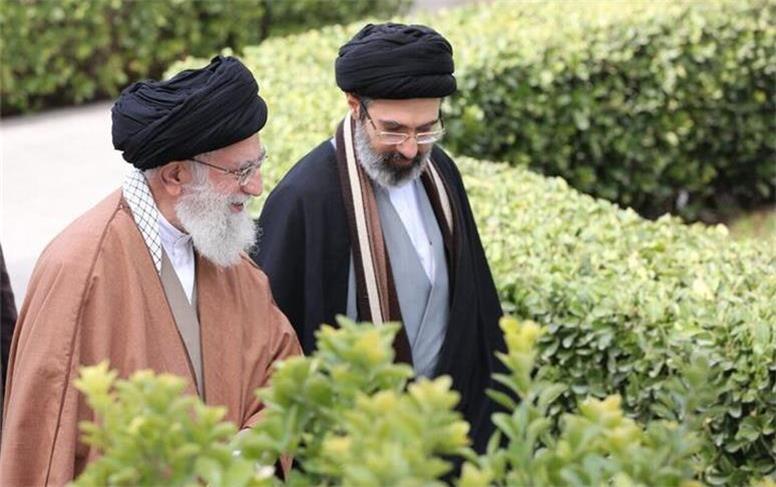 انتشار رهبر انقلاب در کنار امام شهید برای اولین بار به مناسبت عید غدیر