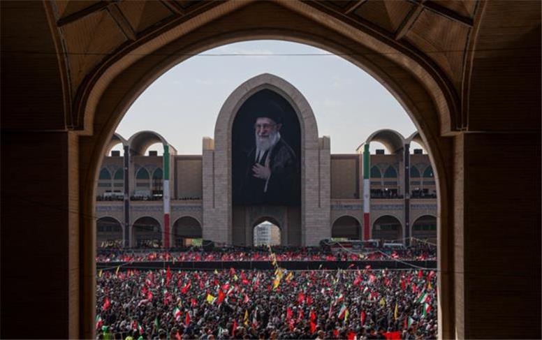 بدرقه باشکوه آقای شهید ایران در تهران