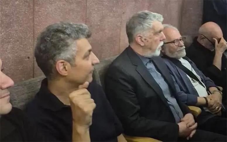 عادل فردوسی‌پور: هرگز دست مسئولی را نبوسیده‌ام+ فیلم