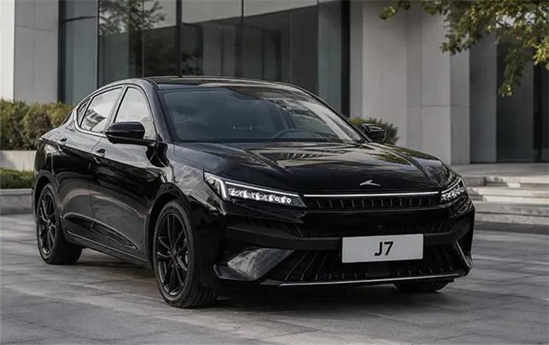 بررسی قیمت کی ام سی J7 در مقایسه با رقبا