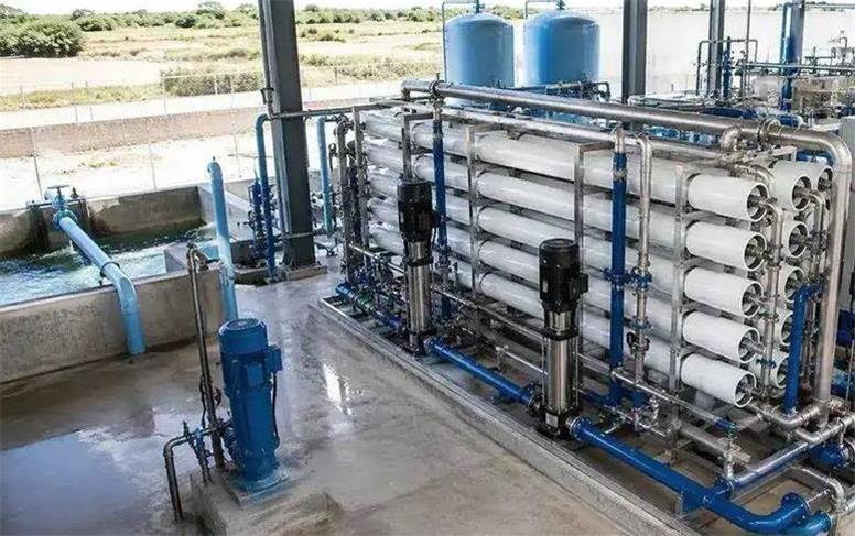 بهترین شرکت‌های سازنده دستگاه آب شیرین‌کن صنعتی در ایران؛ راهنمای مقایسه و انتخاب