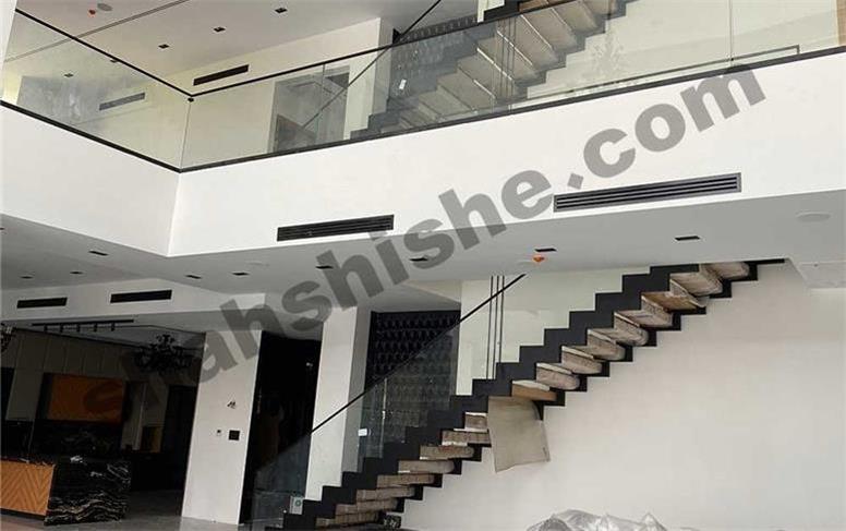 نرده شیشه‌ای برای پروژه‌های اداری: ۵ نکته‌ای که پیش از سفارش باید بدانید