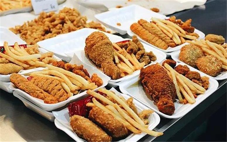 غذای فرآوری‌شده چه بلایی سر سلامت می‌آورند؟ راز یک سفره سالم با غذاهای ساده