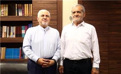 مسعود پزشکیان و ظریف در راه اصفهان+ عکس