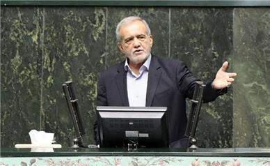 پزشکیان: اگر مشکلات مردم را حل نکنم، هیچ انگیزه‌ای ندارم/ می‌گویند حقوق کم است و مالیات را زیاد می‌گیرید؛ خب از کجا پول بیاورم که حقوق‌ها را بدهم؟