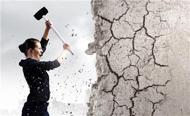 هنر ایستادن وقتی زمین می‌لرزد