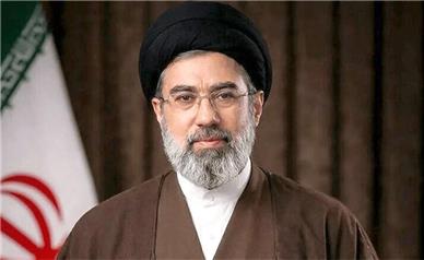 دستور رهبر انقلاب به ادامه خدمت منصوبان رهبر شهید بر اساس احکام و تدابیر سابق