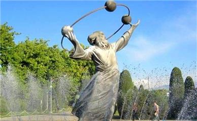 خیام نیشابوری: چهره‌ای چندوجهی فراتر از زمان
