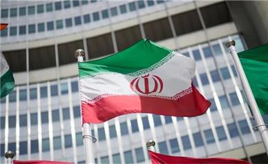 رسانه آمریکایی از «توقف» تحریم‌های جدید ترامپ علیه ایران خبر داد