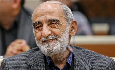 حمله کیهان به منتقدان حسین شریعتمداری: مدیرمسئول ما نکته‌سنج است!