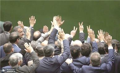 شعار «مرگ بر فریدون» برخی نمایندگان تندرو در صحن مجلس!