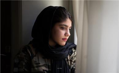 بازگشت جنجالی عسل سینه سپهر؛ از سکوت دوساله تا ایستادن مقابل ستارگان بزرگ سینما