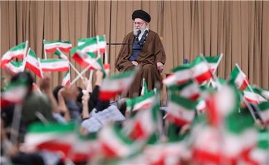 رهبر انقلاب: اختلاف ایران و آمریکا ذاتی است