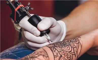 بدن به‌مثابه بوم هویت؛ رواج تتو و پیرسینگ